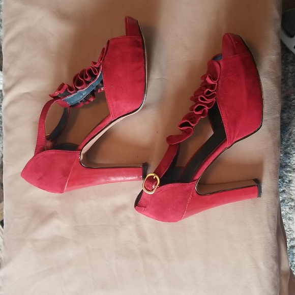 Madden Girl Setra open-toe ruffled t-strap pump - Picture 4 of 10